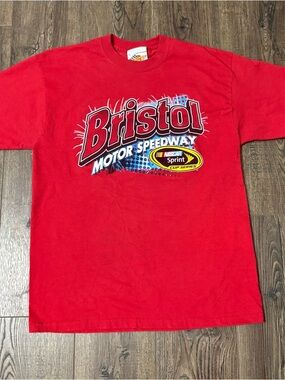 Bristol Motor Speedway Red Short Sleeve Tee Winner’s Circle Sprint Car Men’s L